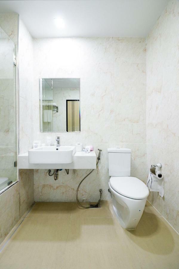 Oyo 234 Tara Grande Hotel & Spa Bangkok Luaran gambar